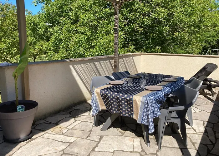 Gite Les Cles Des Champs Cote Jardin